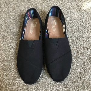 Black on black Toms